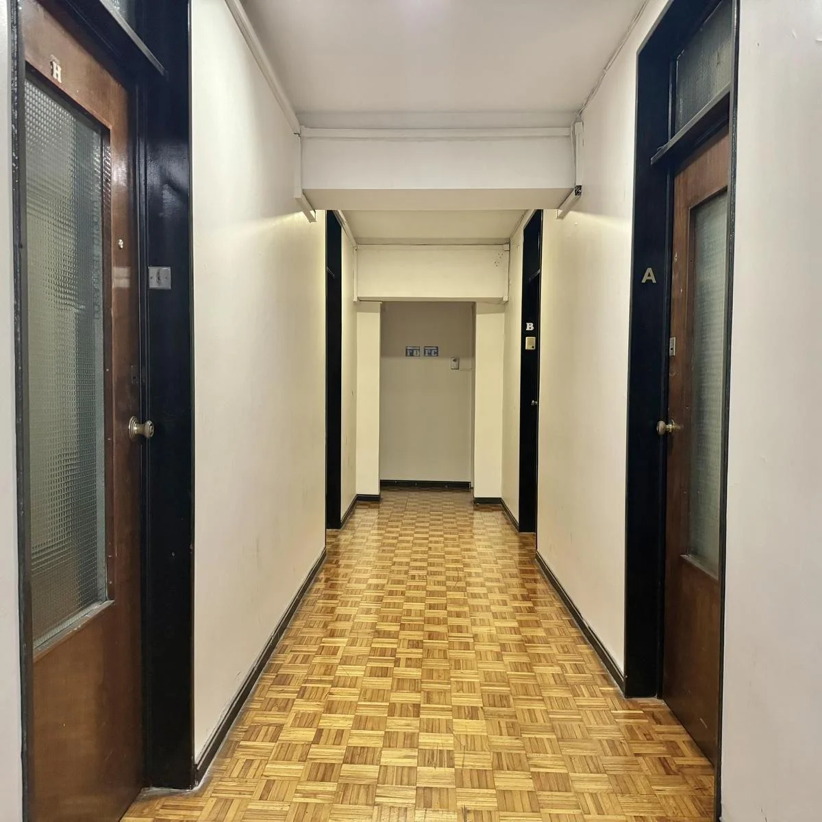 Impecable Oficina de 5 Ambientes Sobre La Calle Florida, Edificio Boston. 5