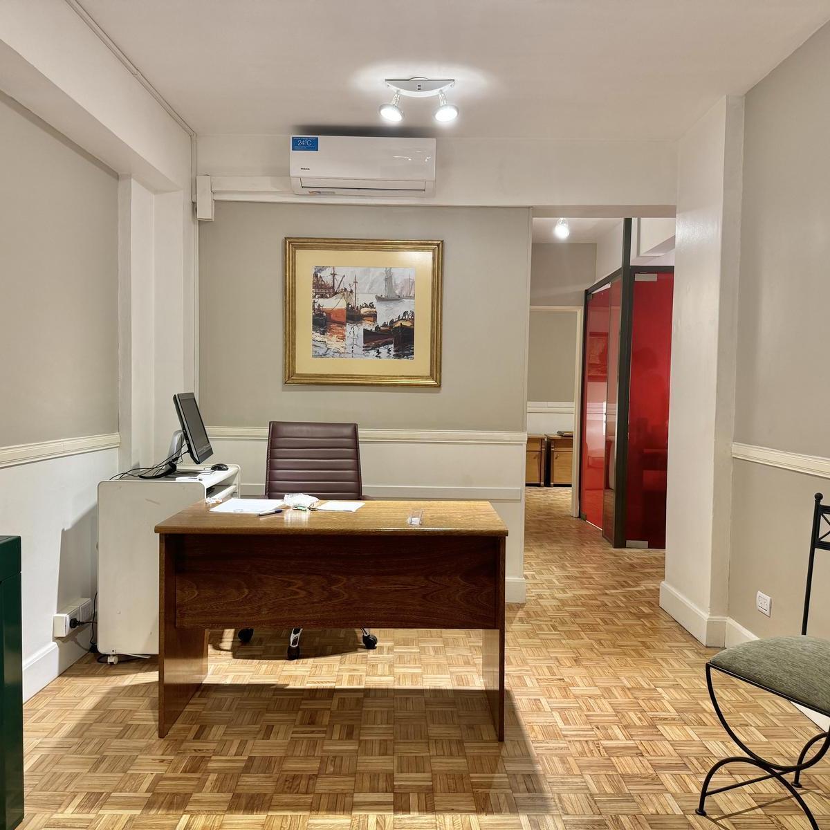Impecable Oficina de 5 Ambientes Sobre La Calle Florida, Edificio Boston. 2