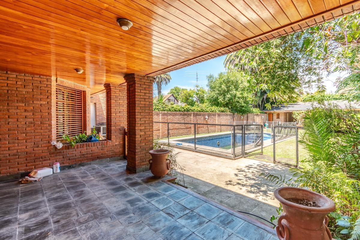 Imponente Casa con Gran Parque en La Lucila, Zona con Los Mejores Colegios. 4