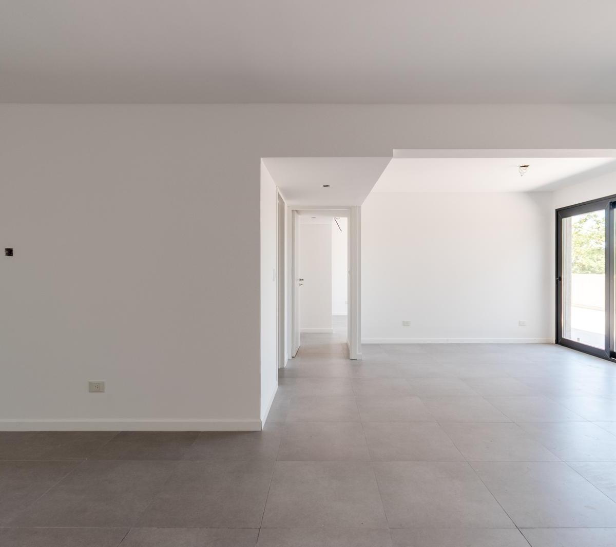 Departamento Tres Ambientes con Gran Patio a Estrenar en San Isidro, Torre con Piscina. 2