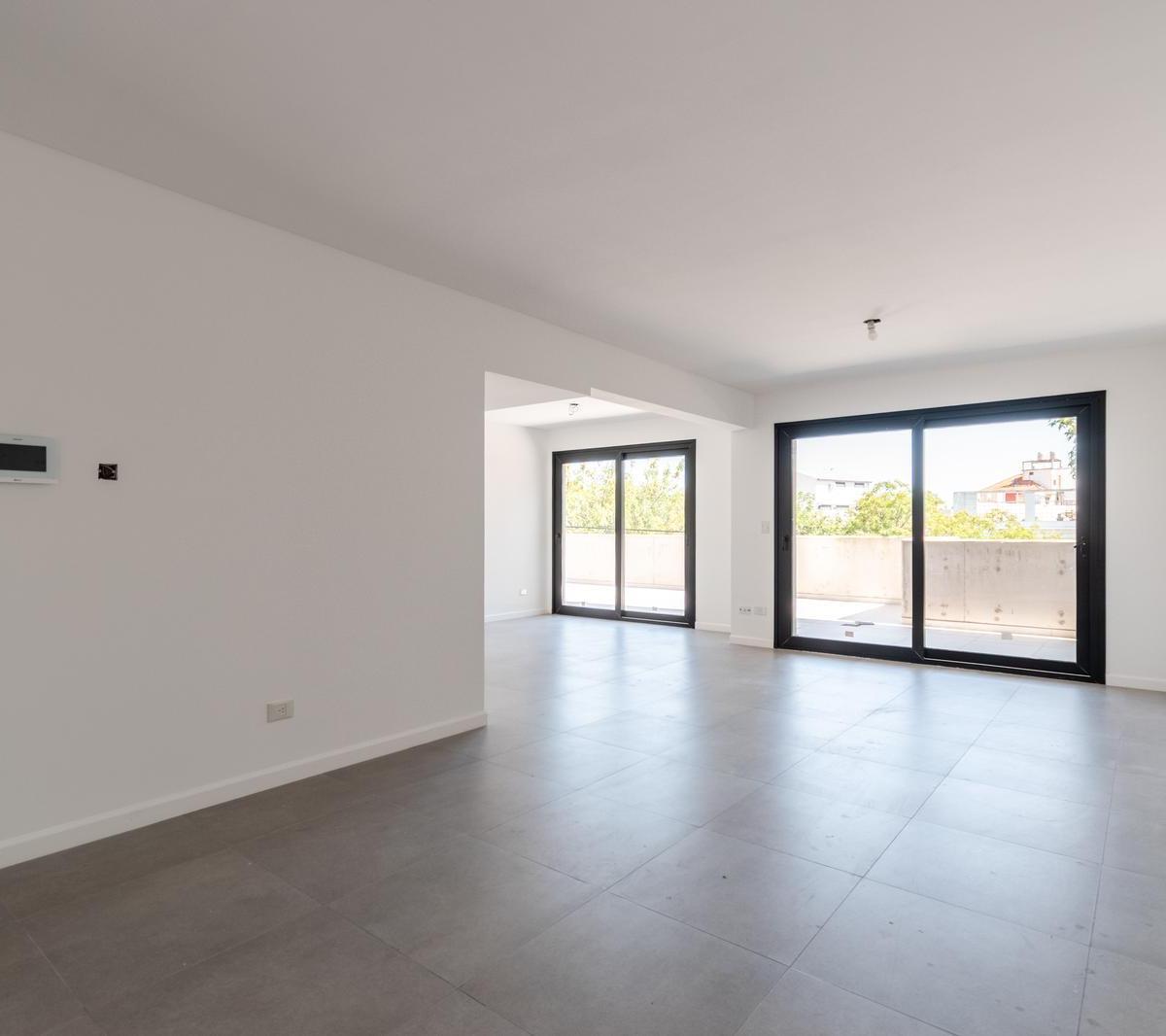 Departamento Tres Ambientes con Gran Patio a Estrenar en San Isidro, Torre con Piscina. 4