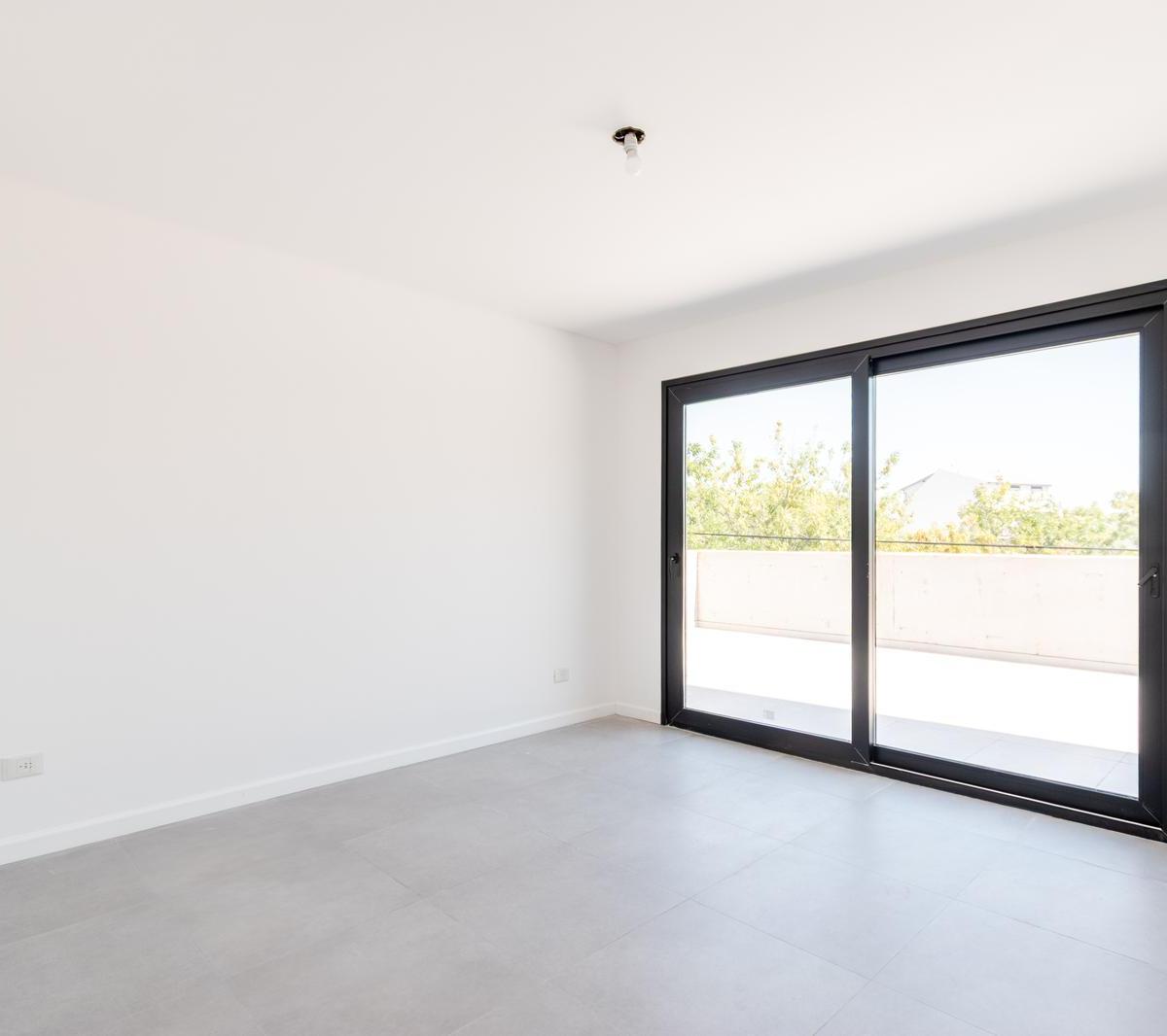 Departamento Tres Ambientes con Gran Patio a Estrenar en San Isidro, Torre con Piscina. 5
