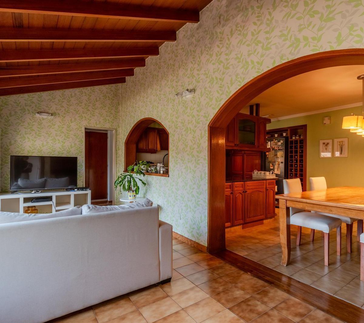 Foto de Impecable casa con todas las comodidades, gran jardín y quincho en, imagen 4