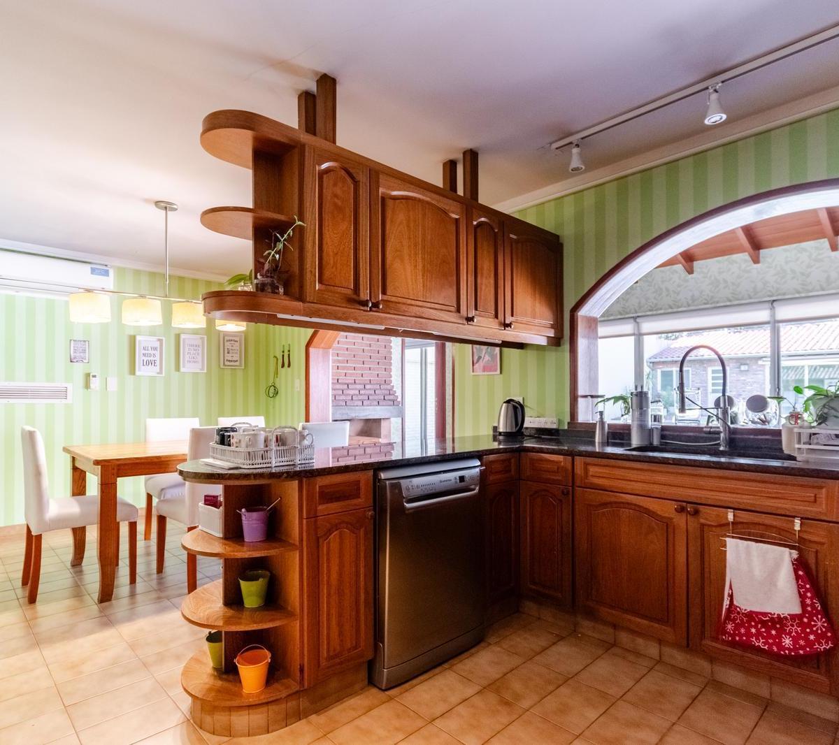 Foto de Impecable casa con todas las comodidades, gran jardín y quincho en, imagen 5