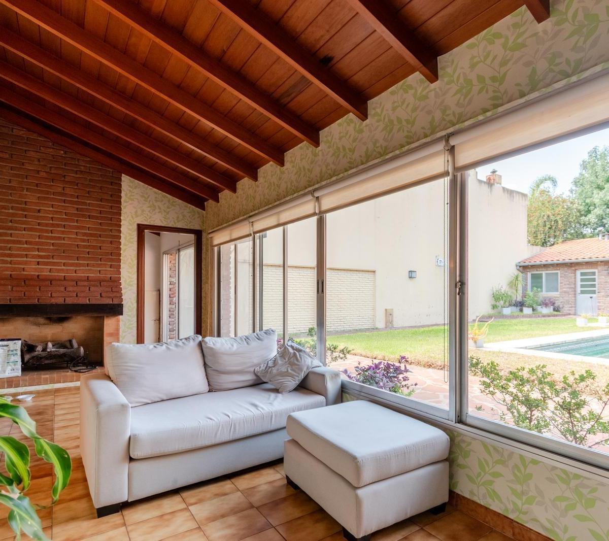 Foto de Impecable casa con todas las comodidades, gran jardín y quincho en, imagen 2