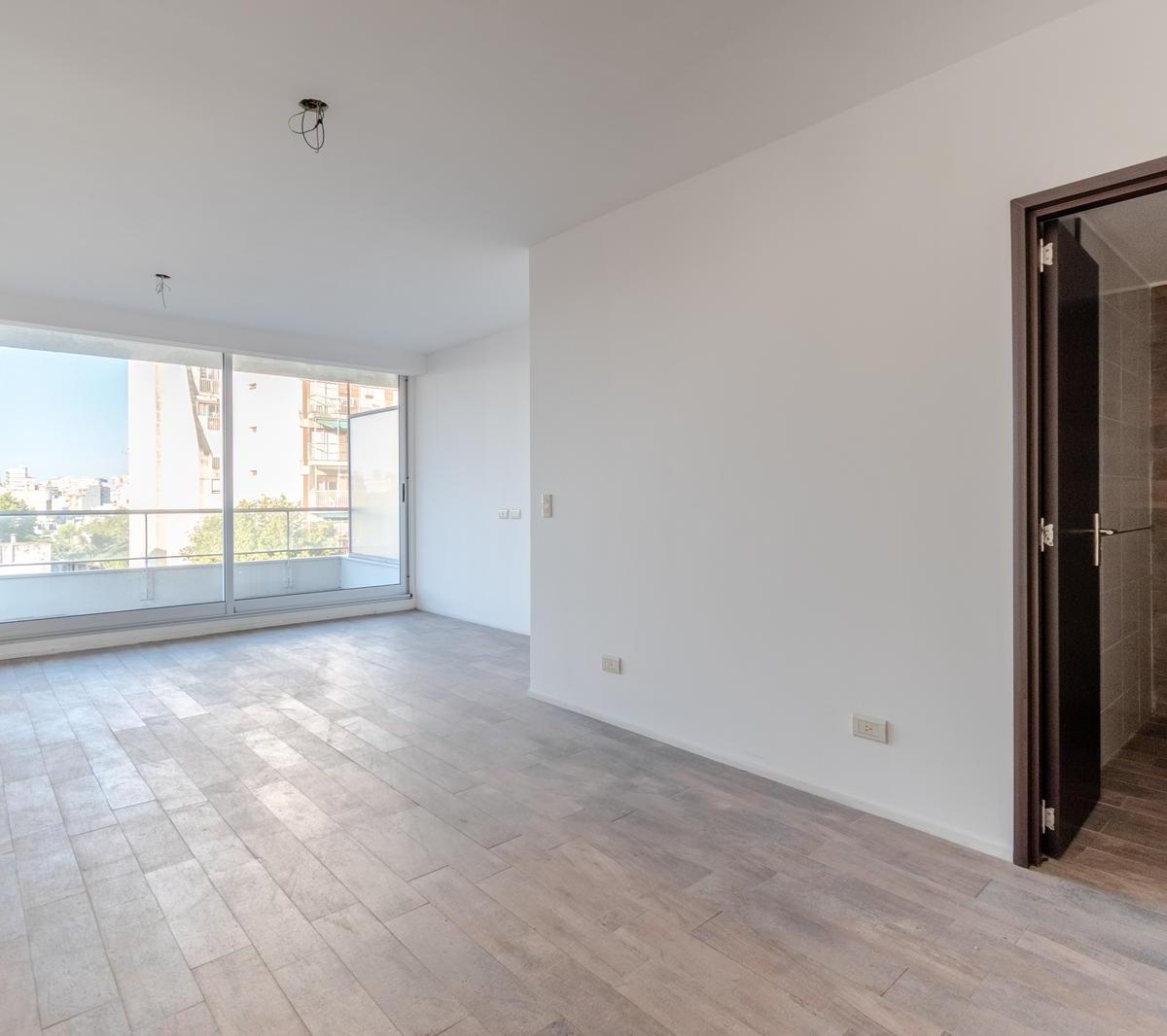 Luminosa oficina en venta, semi piso alto, en Caballito, cerca de todo.