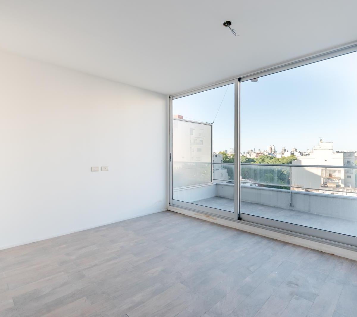 Luminosa oficina en venta, semi piso alto, en Caballito, cerca de todo.