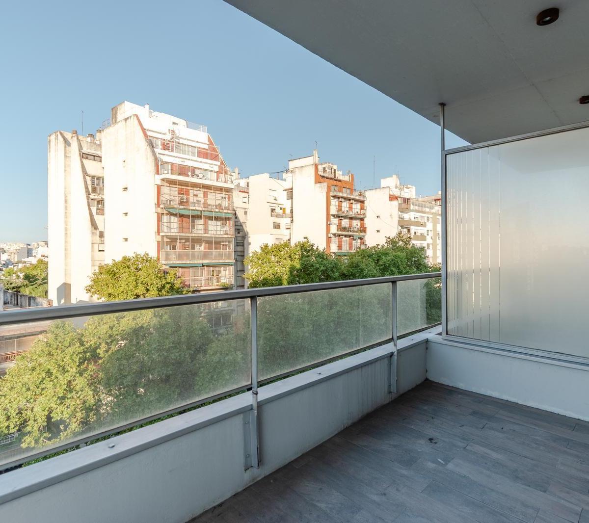 Luminosa oficina monoambiente en venta, cerca de todo, en Caballito.