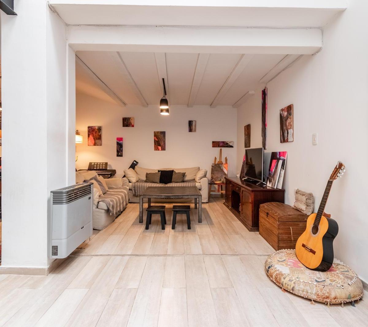 Imperdible! Divino PH con todo el encanto en venta en el centro de San Isidro.