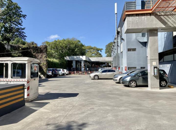 Foto de Impresionante local con 20,54m. de frente sobre Av. Libertador en, imagen 2