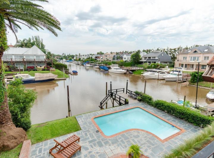 Importante casa en venta con amarra en el reconocido barrio náutico marina del sol, en punta chica.