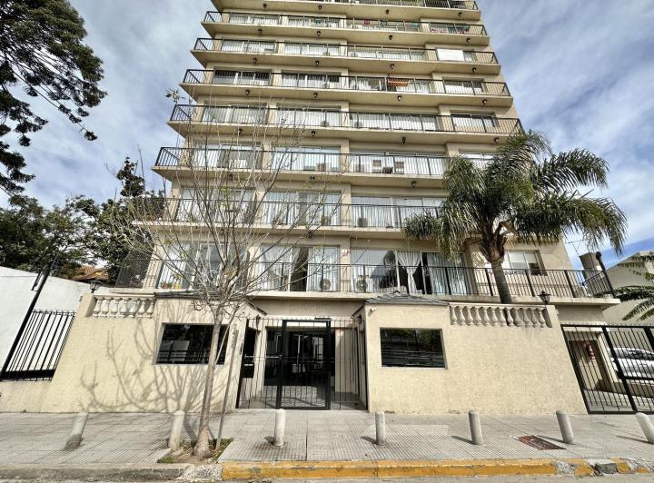 Oportunidad! Moderno departamento de dos ambientes en venta y alquiler con cochera en Beccar. 1