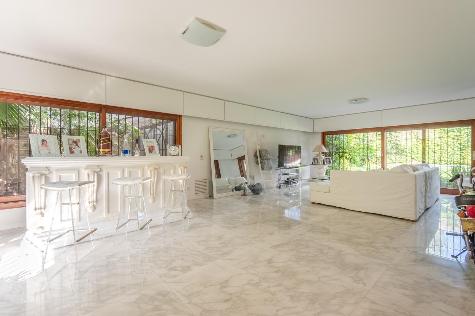 Foto de Sensacional casa en venta ubicada en Martínez con un estupendo jardín y, imagen 1