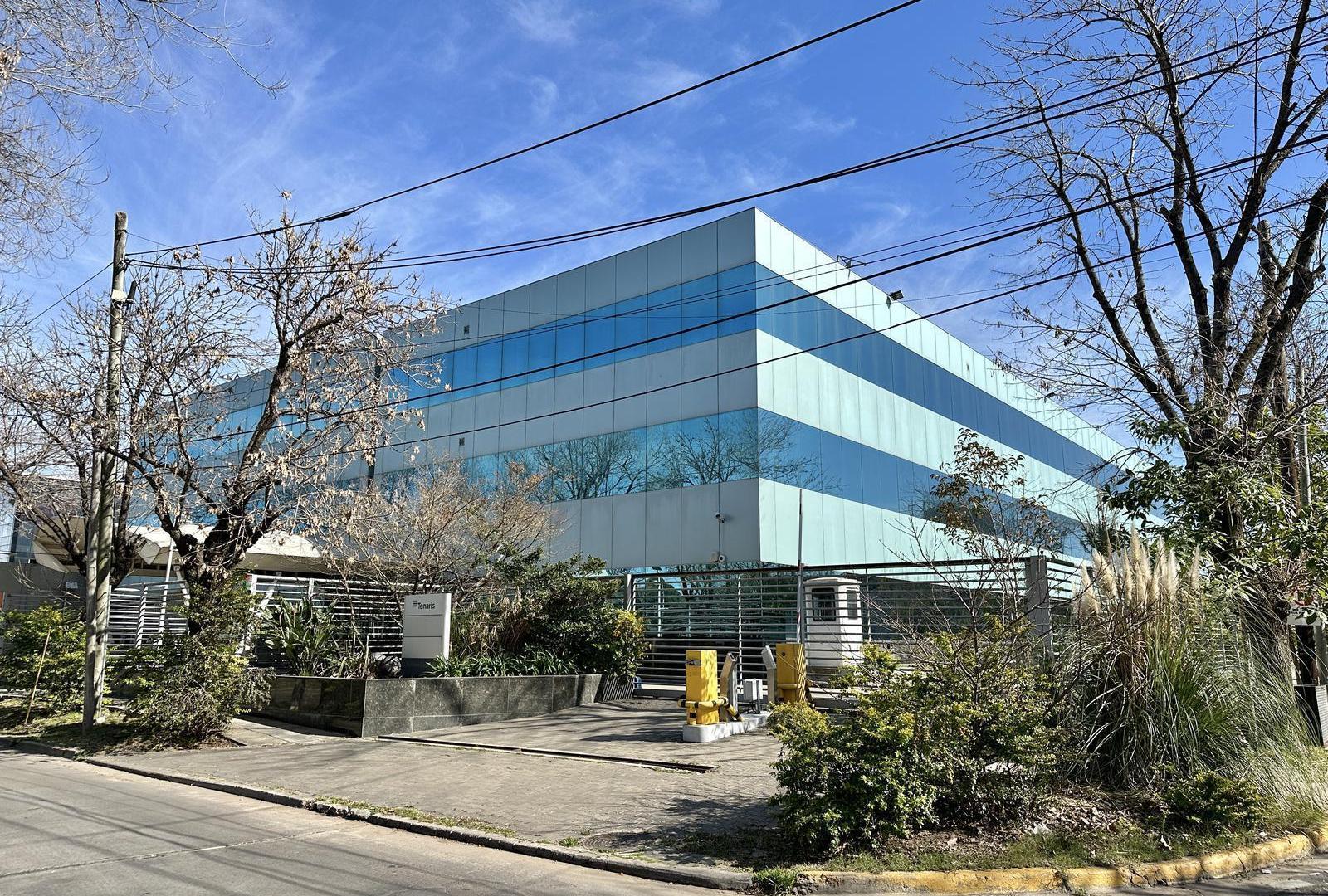 IMPORTANTE PISO DE OFICINAS EN MODERNO EDIFICIO A MTS. DE AU. PANAMERICANA, EN MARTINEZ.