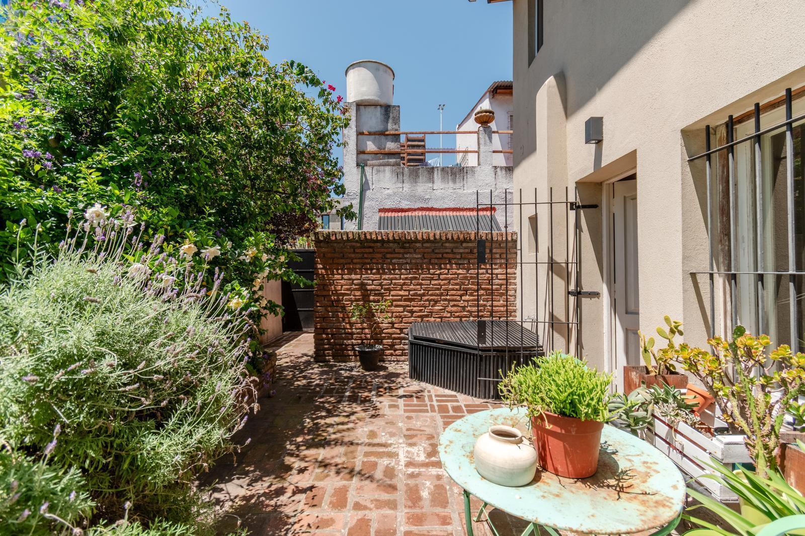 Foto de Luminoso PH en venta sin expensas, con gran patio y parrilla en Vicente, imagen 3