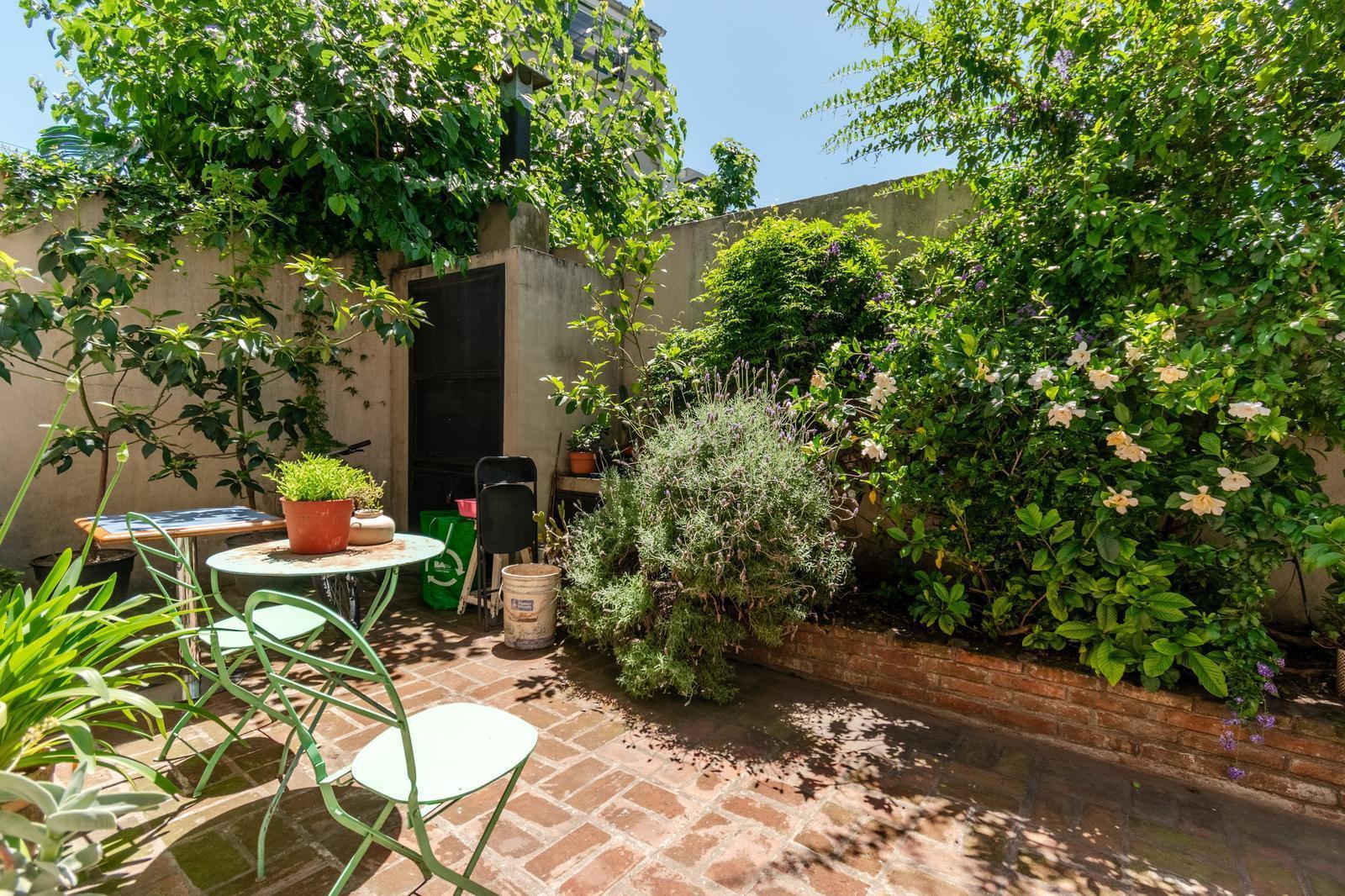 Foto de Luminoso PH en venta sin expensas, con gran patio y parrilla en Vicente, imagen 2