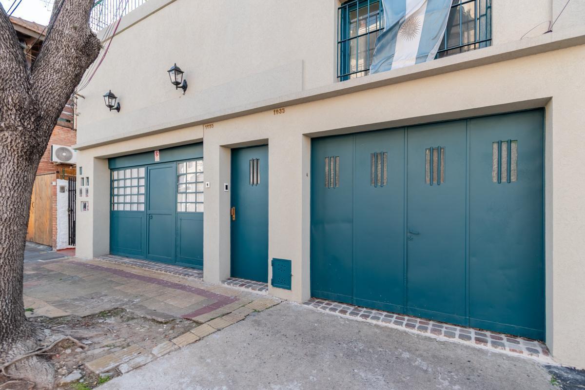 Excelente PH en venta sin expensas ubicado en Olivos con terraza y patio, ideal para dos familias.