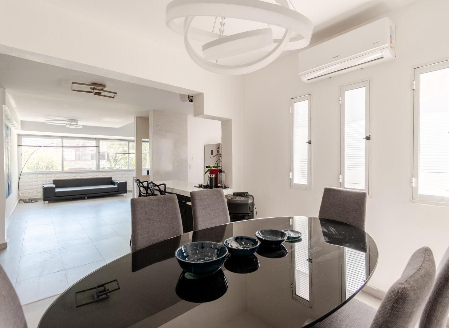 Foto de Espectacular casa hecha a nuevo en venta con cochera en La Lucila, imagen 4