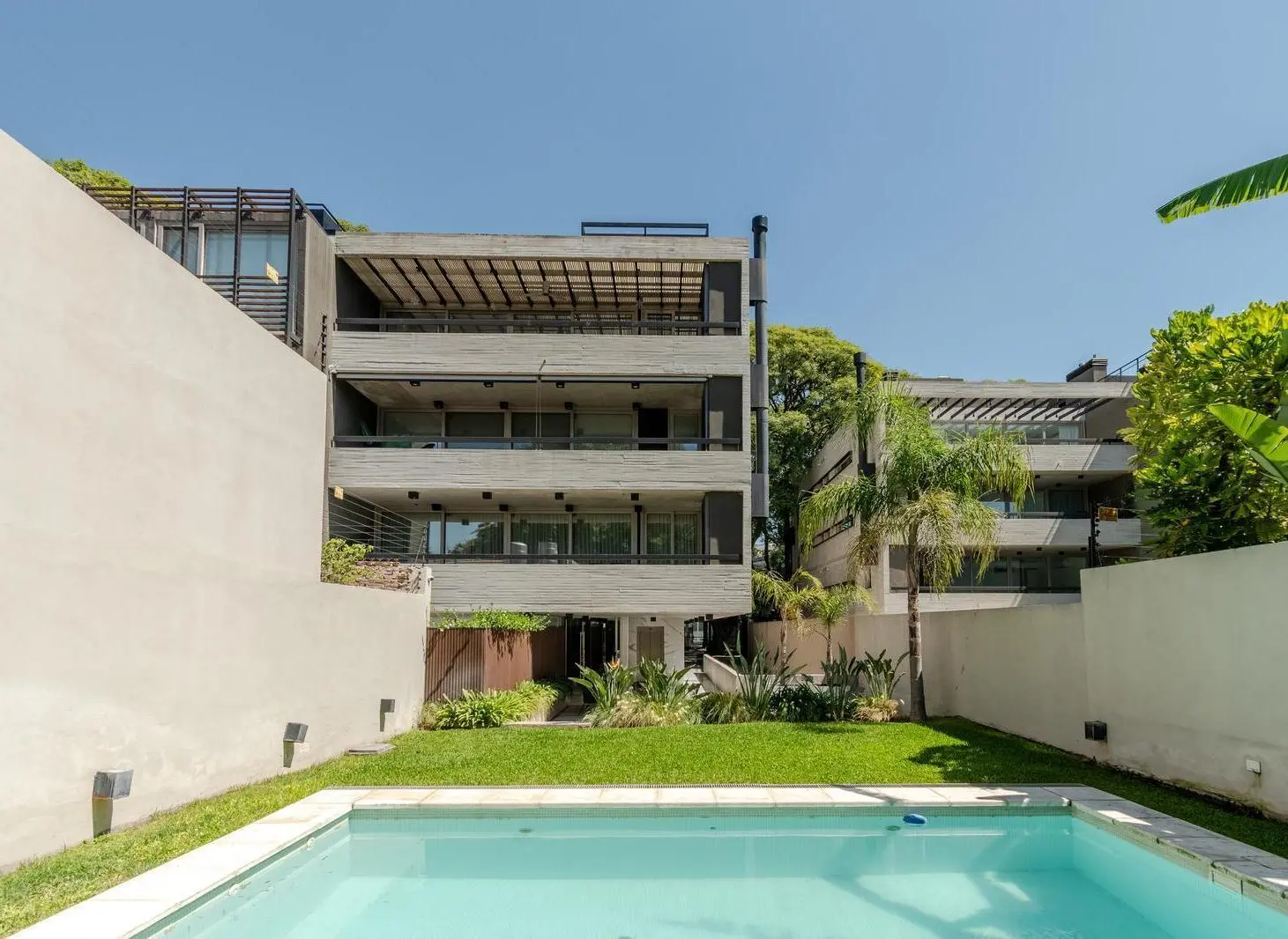 Increíble departamento en venta con tres suites y cochera opcional, sobre Av. Libertador, Acassuso. 1