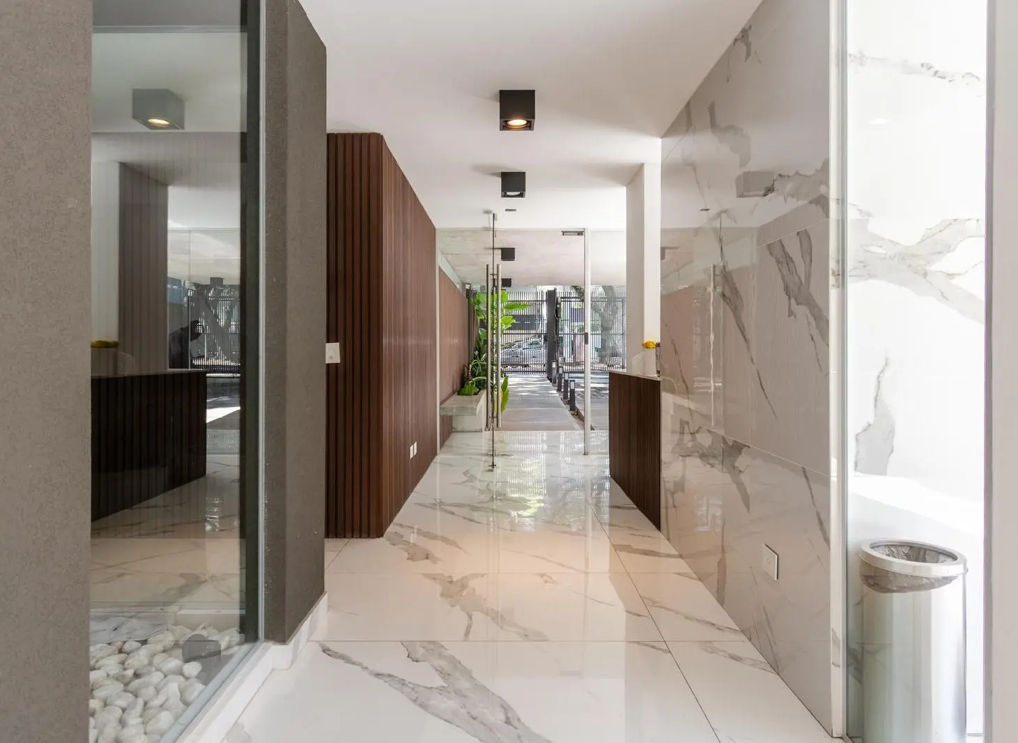 Increíble departamento en venta con tres suites y cochera opcional, sobre Av. Libertador, Acassuso. 2