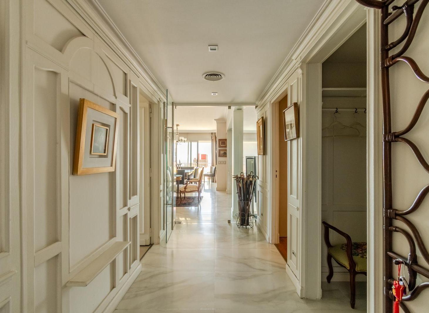 Departamento en venta con vista al río, dos cocheras y baulera doble en el Edificio Lanusse.