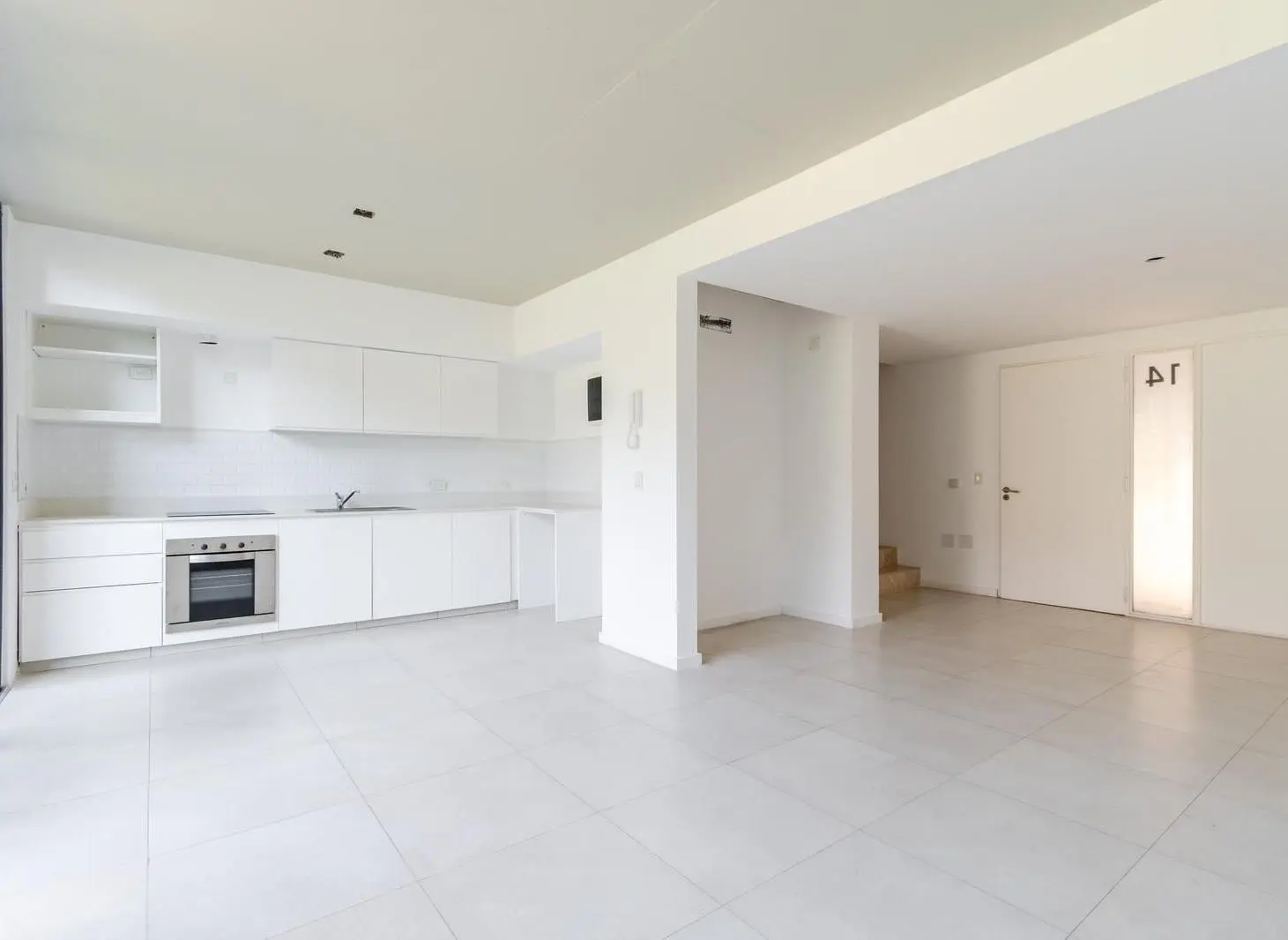Imperdible departamento en dúplex con jardín propio en venta en Nuevo Beccar Central. 3