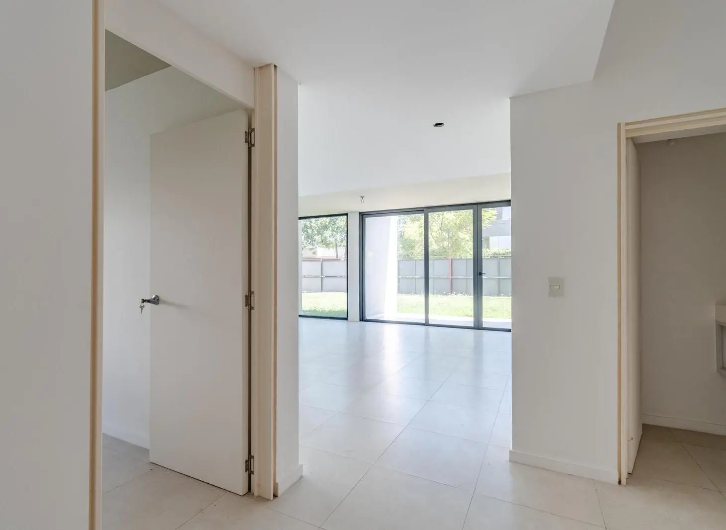 Imperdible departamento en dúplex con jardín propio en venta en Nuevo Beccar Central. 1