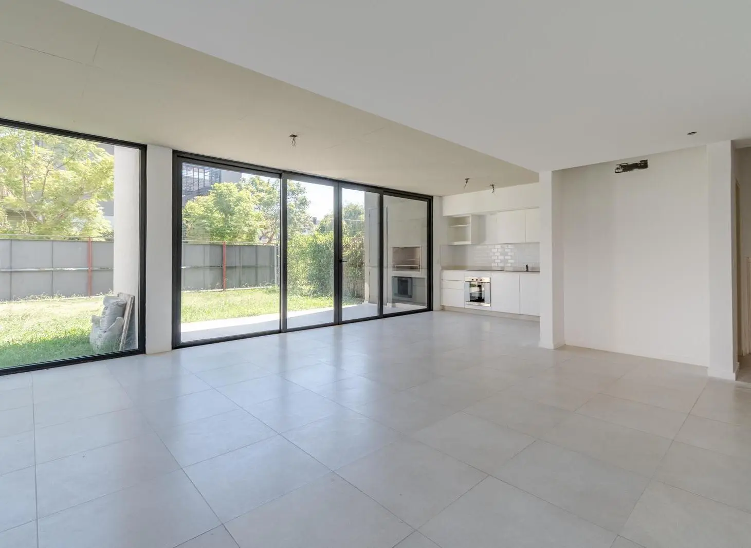Imperdible departamento en dúplex con jardín propio en venta en Nuevo Beccar Central. 3