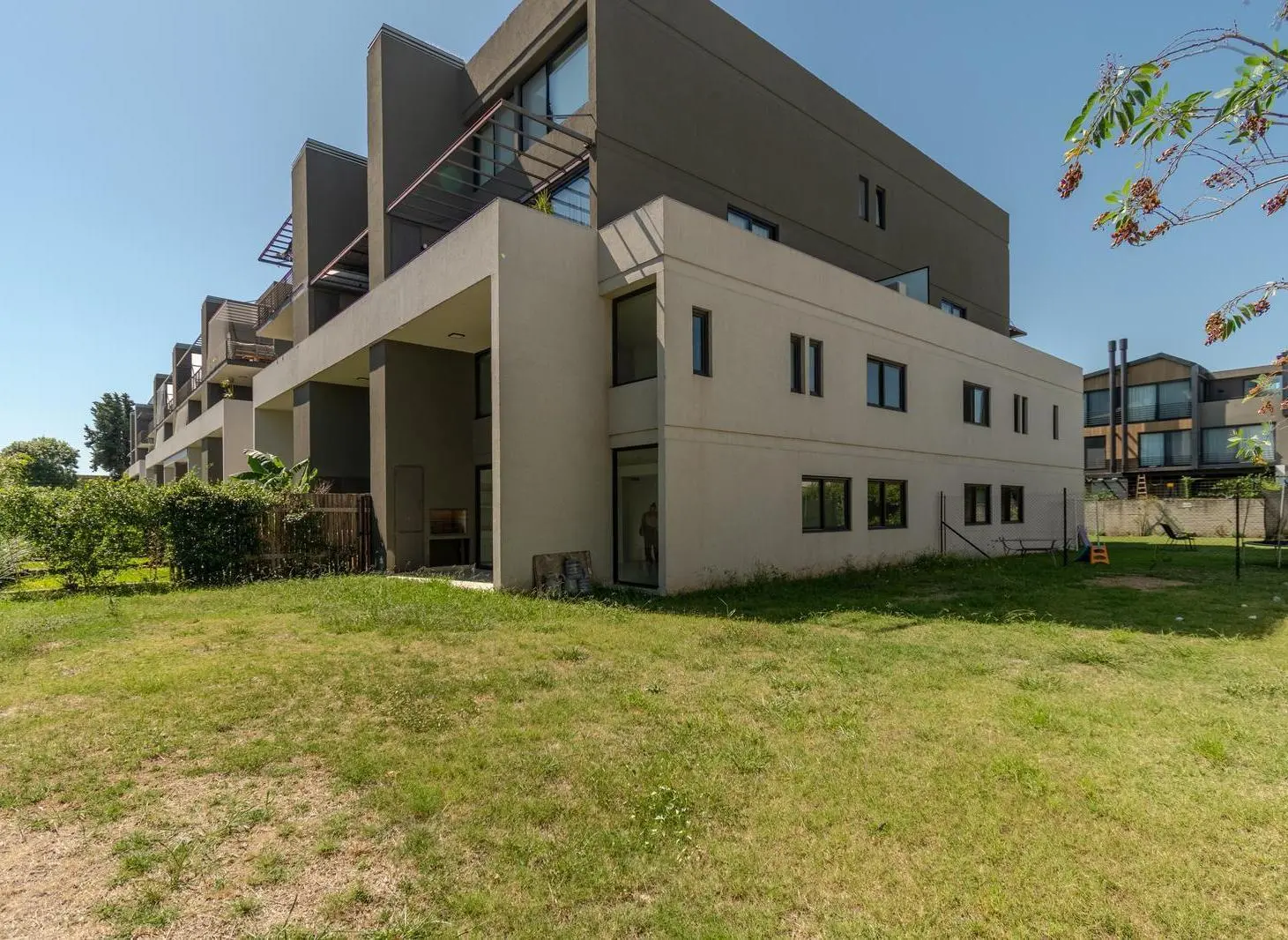 Imperdible departamento en dúplex con jardín propio en venta en Nuevo Beccar Central. 4