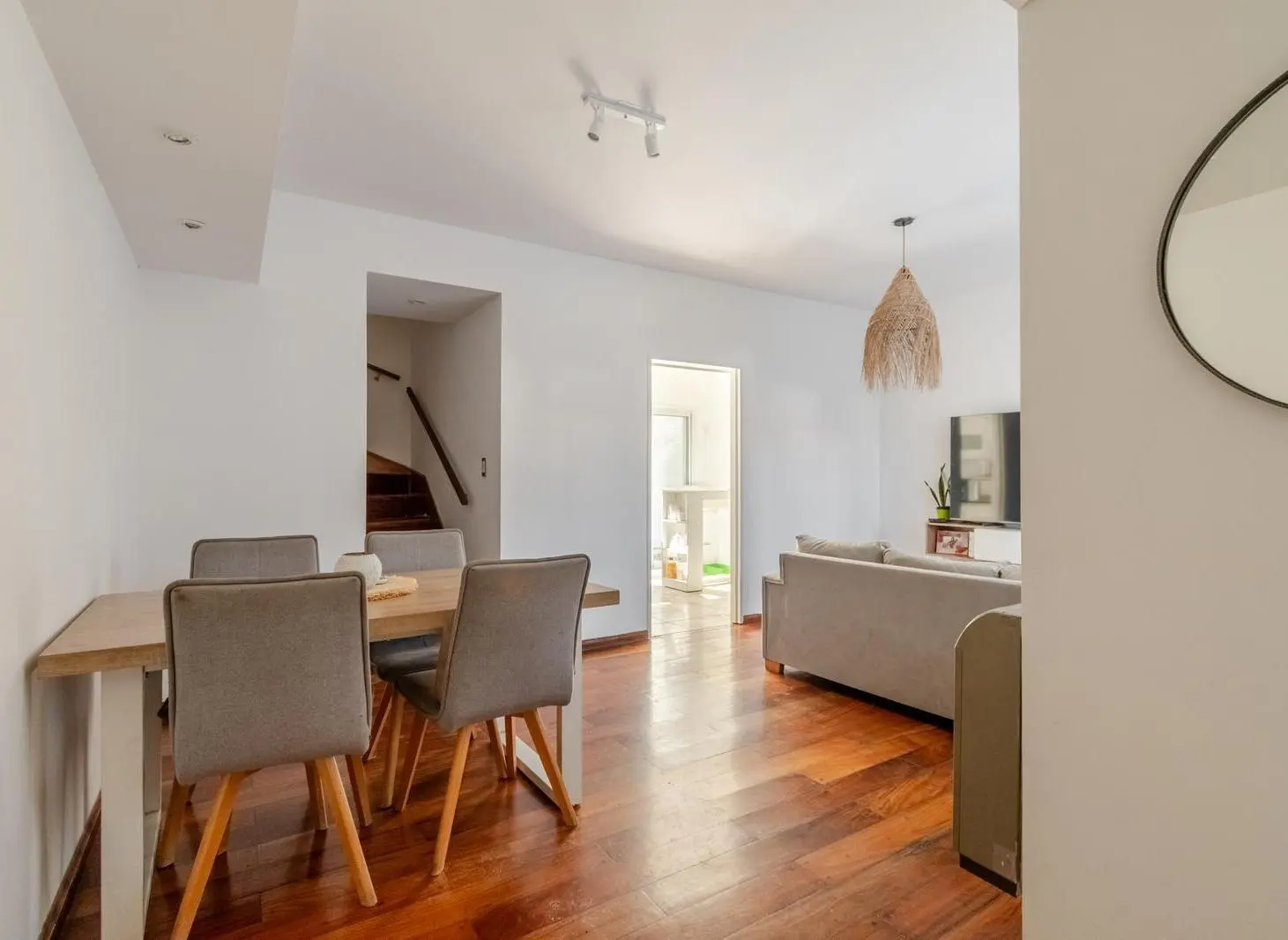 Impecable dúplex en venta con patio y cochera ubicado en Olivos, Vicente López. 3