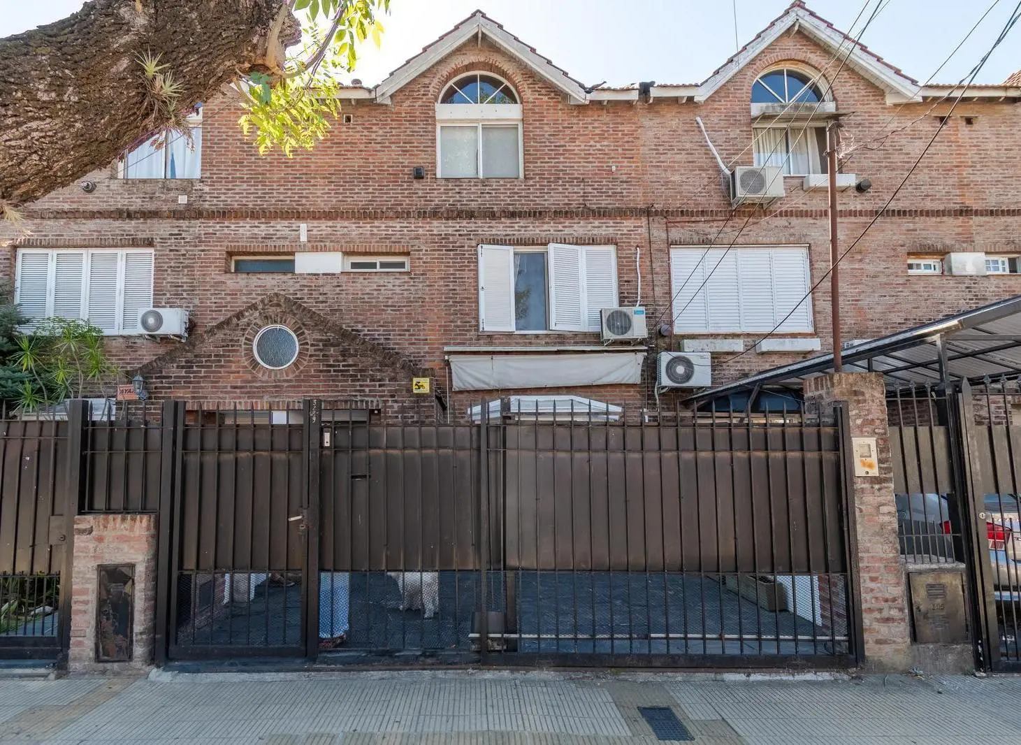 Impecable dúplex en venta con patio y cochera ubicado en Olivos, Vicente López. 1