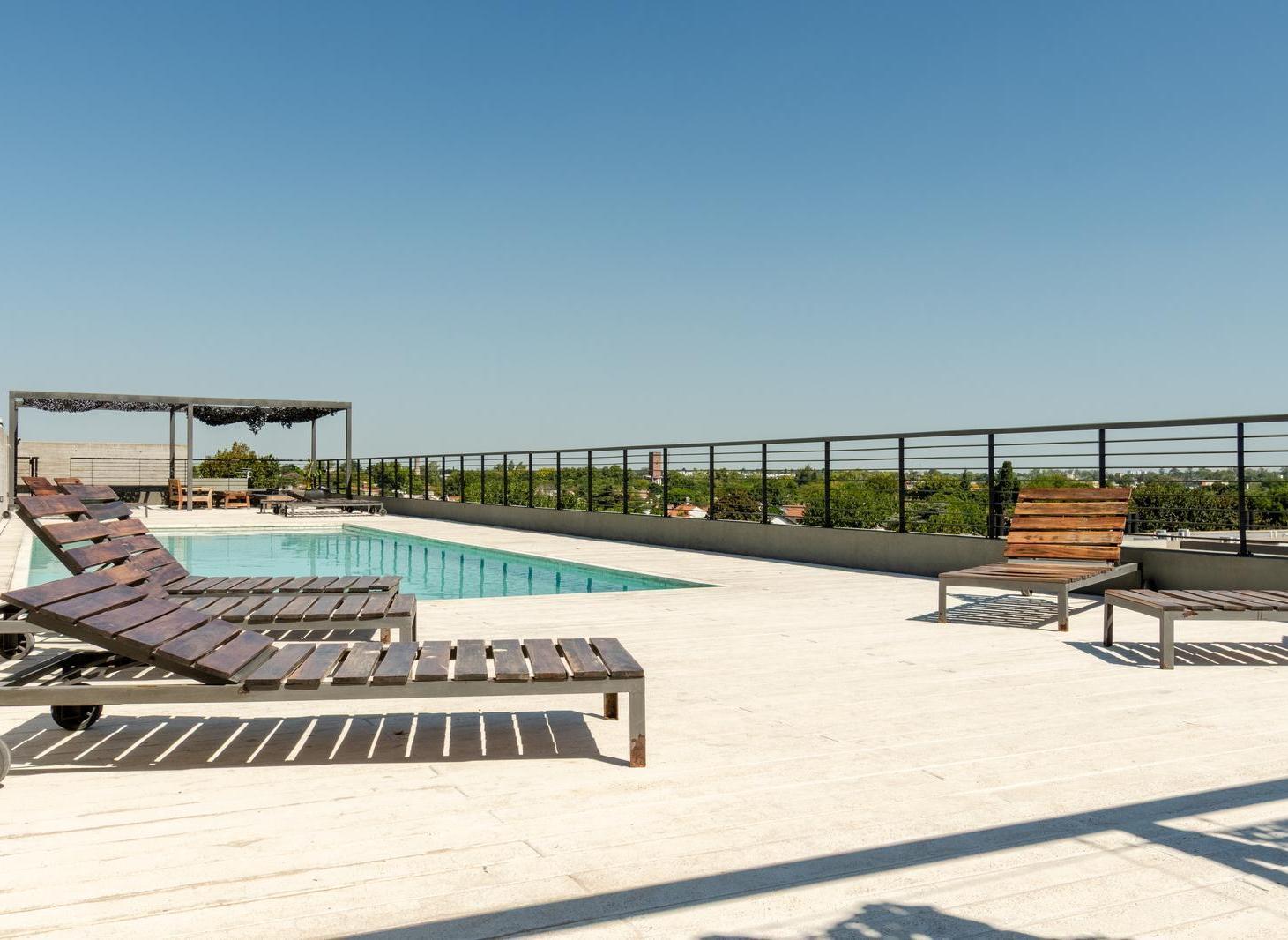 Divino departamento en dúplex con jardín propio en venta en Nuevo Beccar Central.