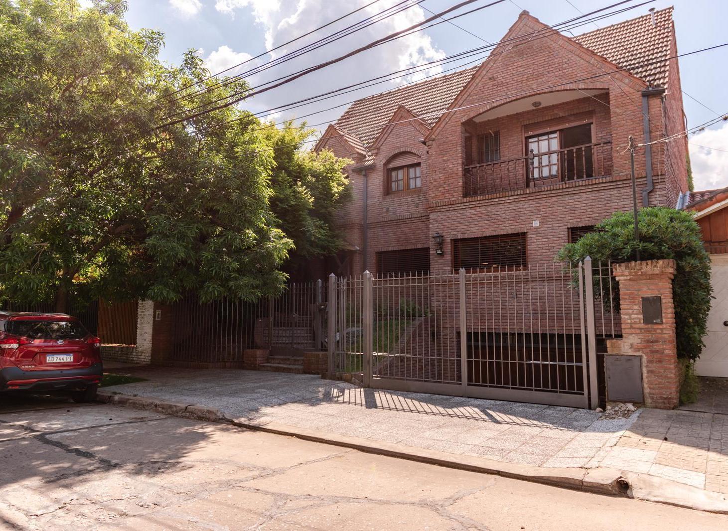Sensacional casa en venta y alquiler en el mejor sector de Martínez, de Av. Libertador al Río.