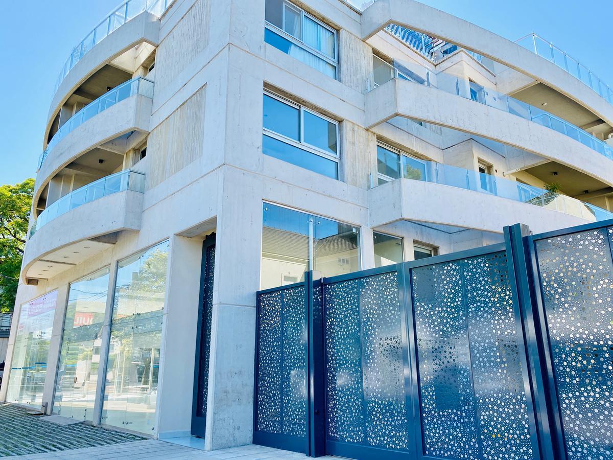 Sensacional departamento en alquiler con cochera sobre la exclusiva Av. libertador en Martinez.
