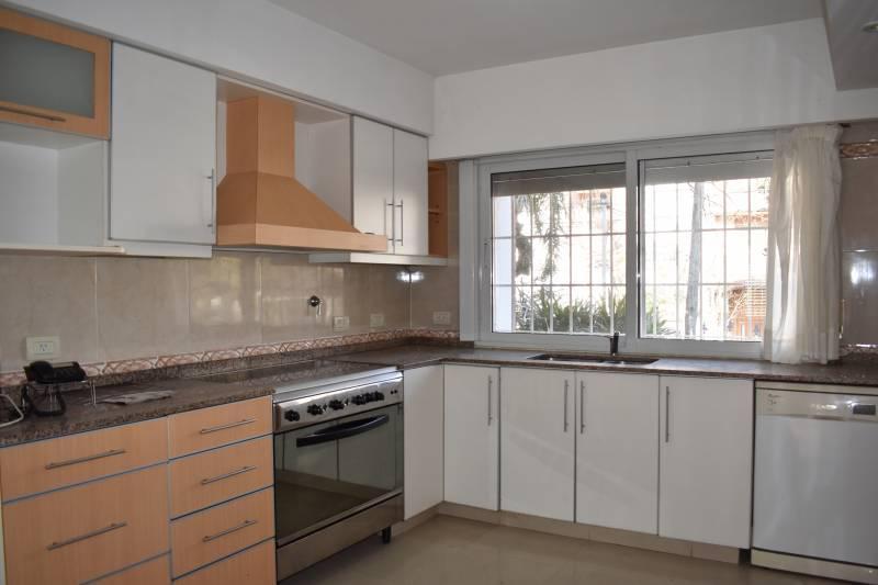 Foto de Impecable y moderna casa en alquiler en Acassuso, con cochera para 3 autos., imagen 5