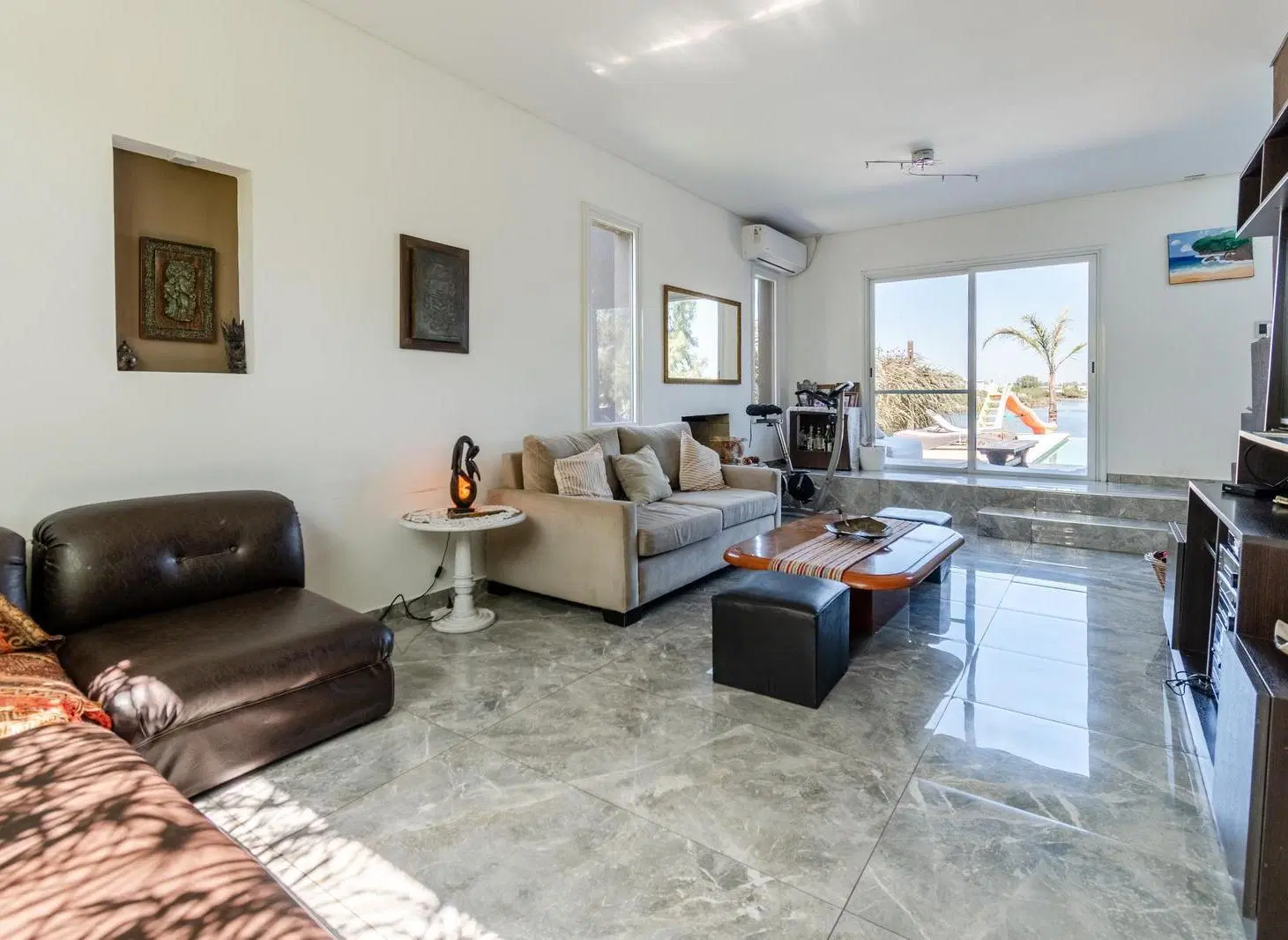 Luminosa casa en venta y alquiler en El Cantón – B° Puerto con salida a la laguna. 5