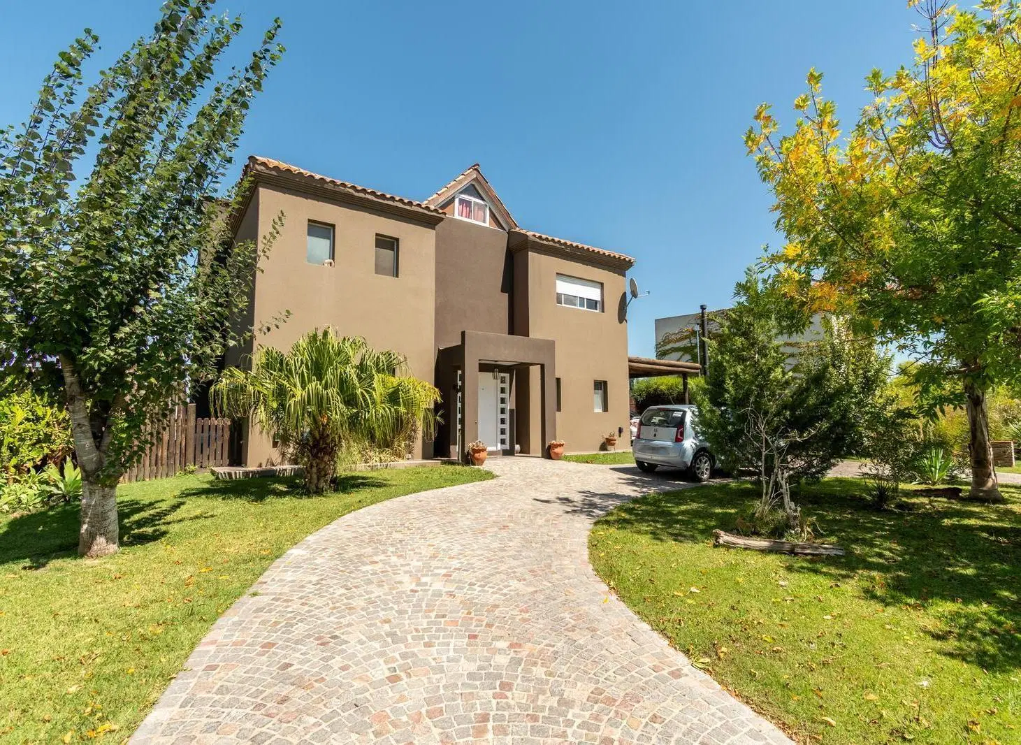 Luminosa casa en venta y alquiler en El Cantón – B° Puerto con salida a la laguna. 4