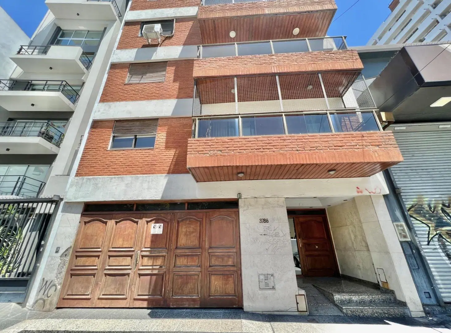 Excelente cochera fija y cubierta en venta en Olivos. 3