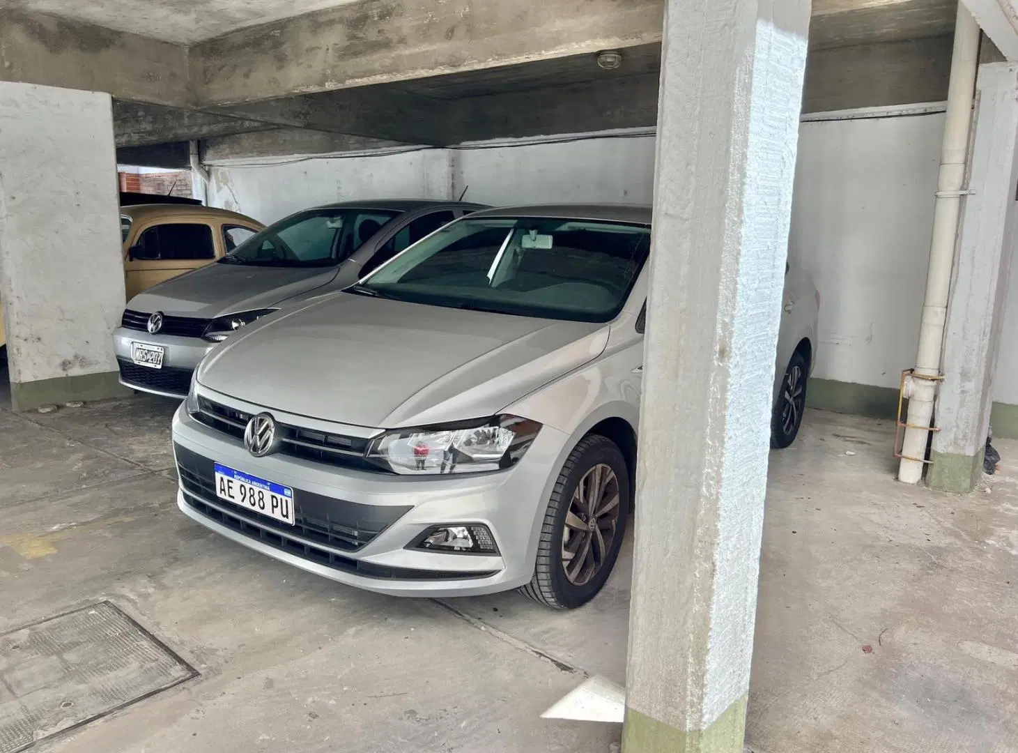 Excelente cochera fija y cubierta en venta en Olivos. 4