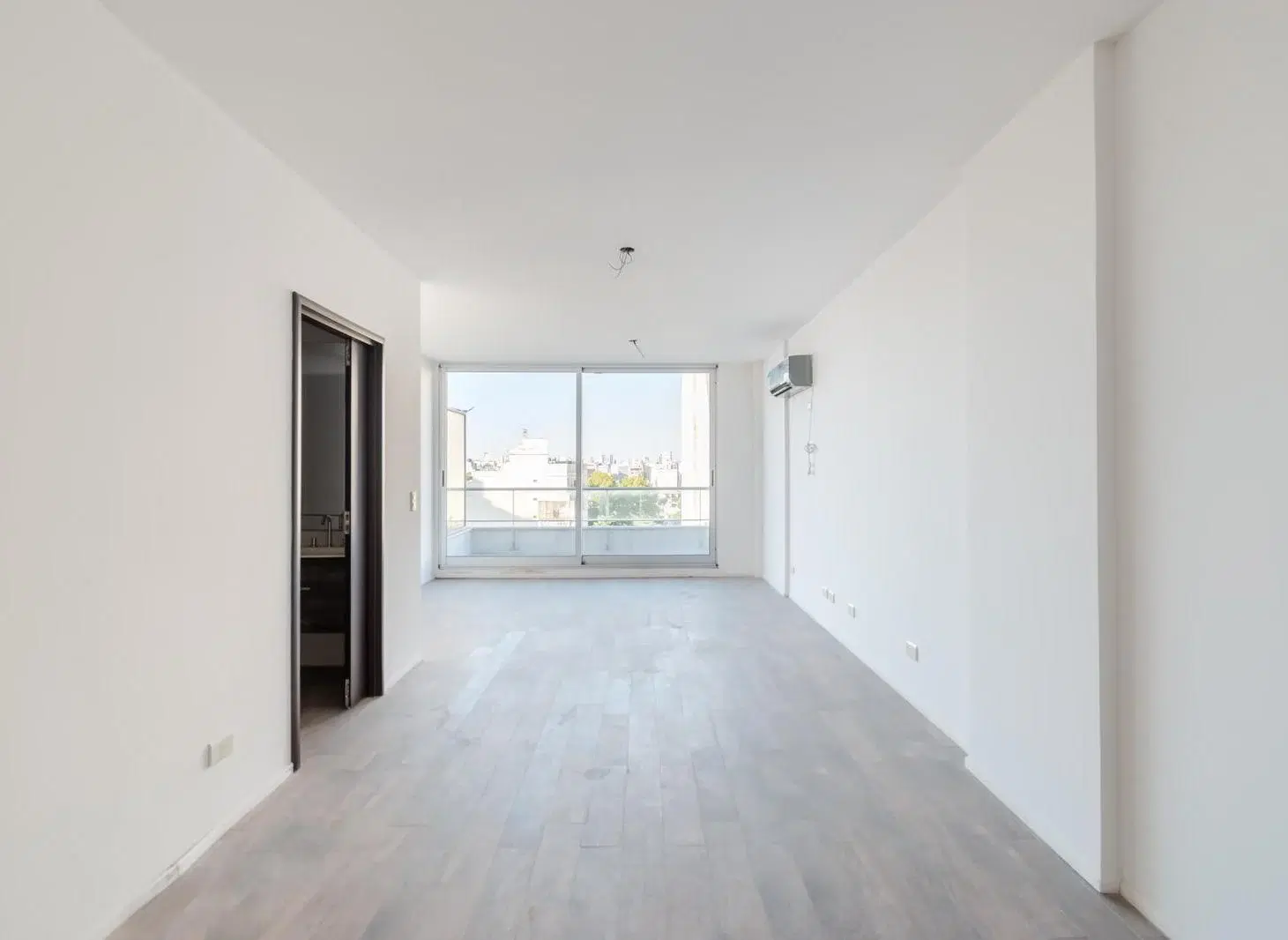 Luminoso monoambiente apto profesional en venta, cerca de todo, en Caballito. 1
