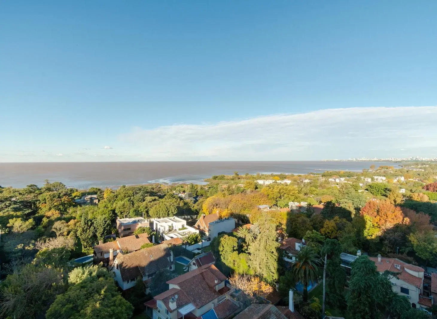 Imponente piso alto con vista al Río, amenities, dos cocheras y baulera ubicado en La Lucila. 5