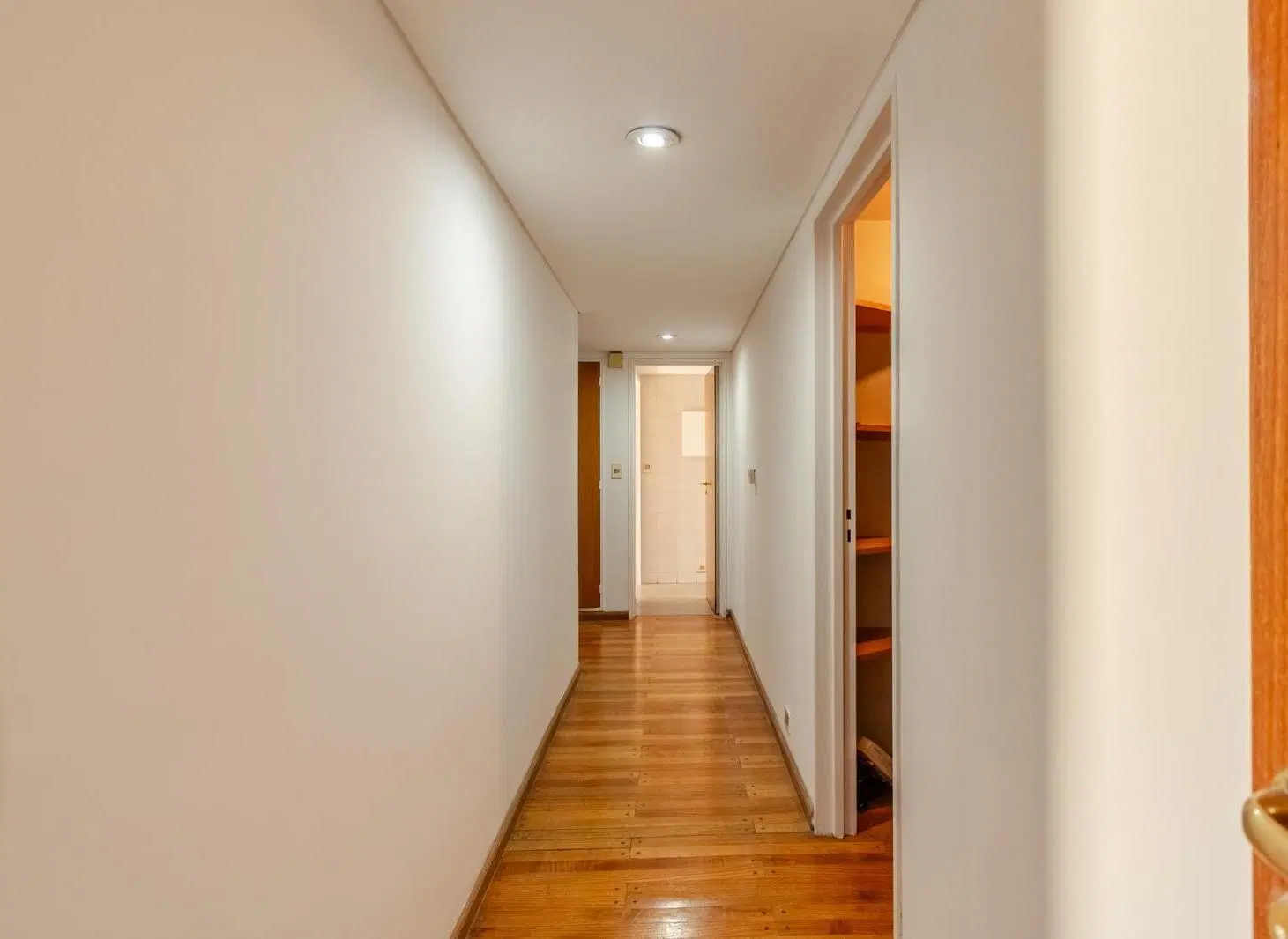 Imponente piso alto con vista al Río, amenities, dos cocheras y baulera ubicado en La Lucila. 4
