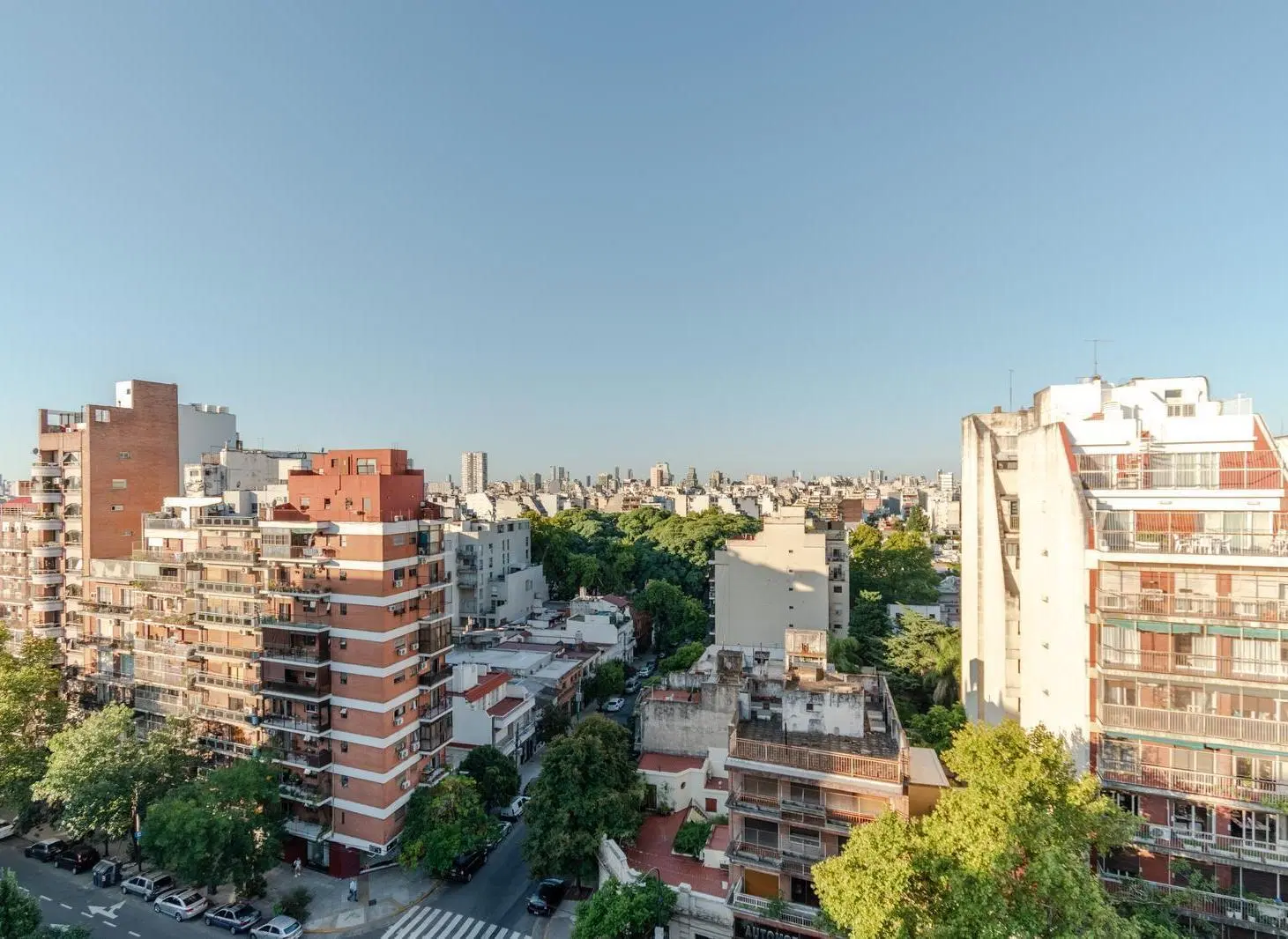 Luminoso monoambiente en venta, piso alto, apto profesional, ubicado en Caballito, cerca de todo. 2