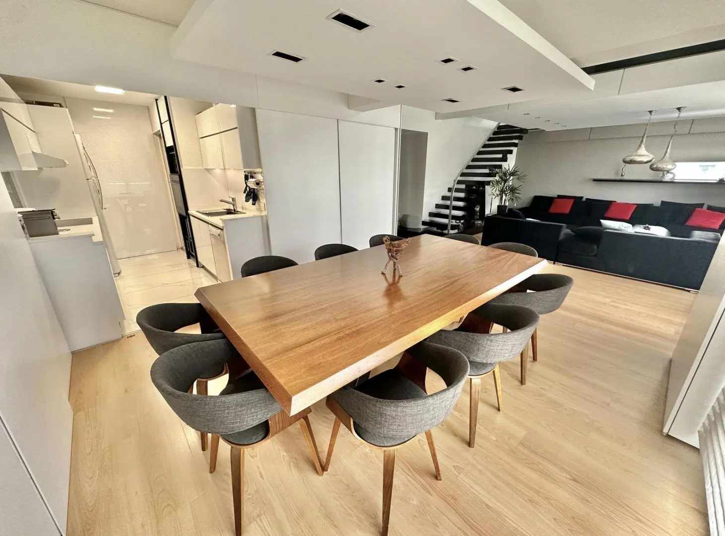 Sensacional departamento de diseño en duplex con cochera en venta y alquiler en el Puerto de Olivos. 4