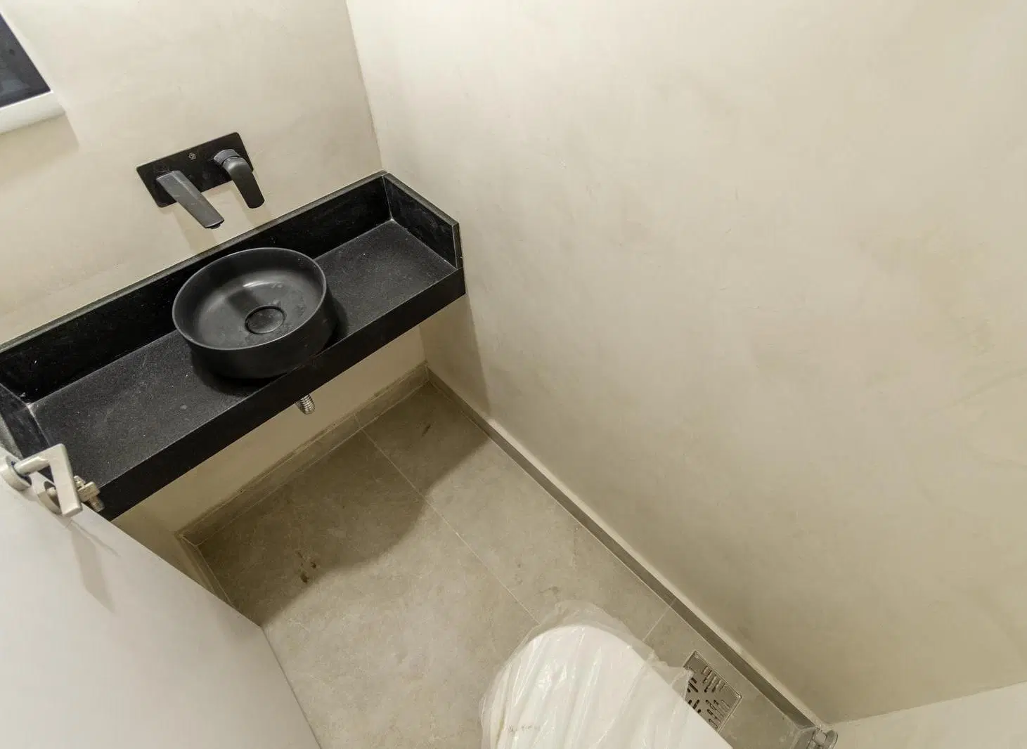 Departamento a estrenar en venta con cochera y balcón, ubicado en Acassuso frente al CASI. 2