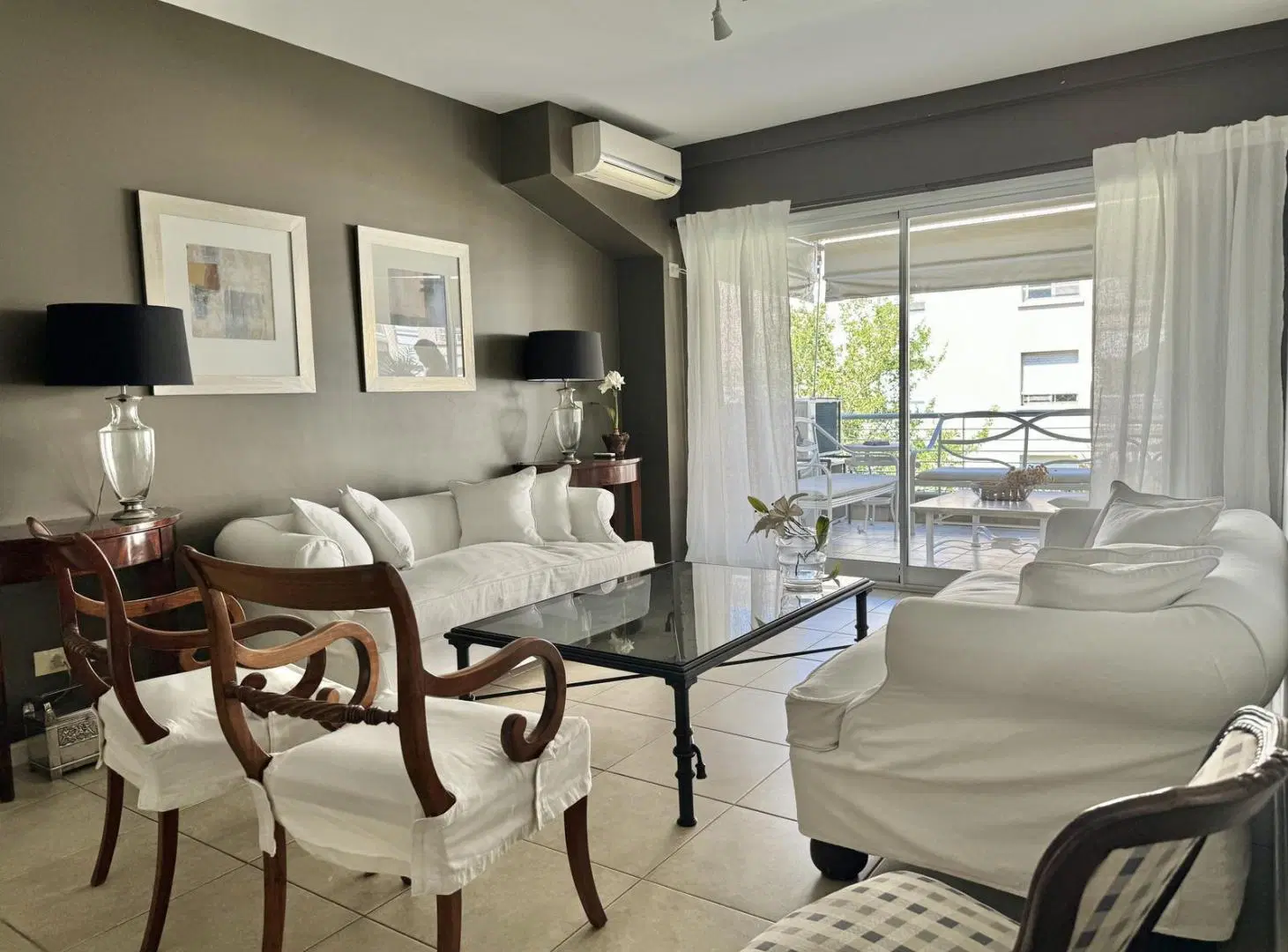 Importante departamento en alquiler de 3/4 dormitorios con dos cocheras en Jardines de San Isidro. 5