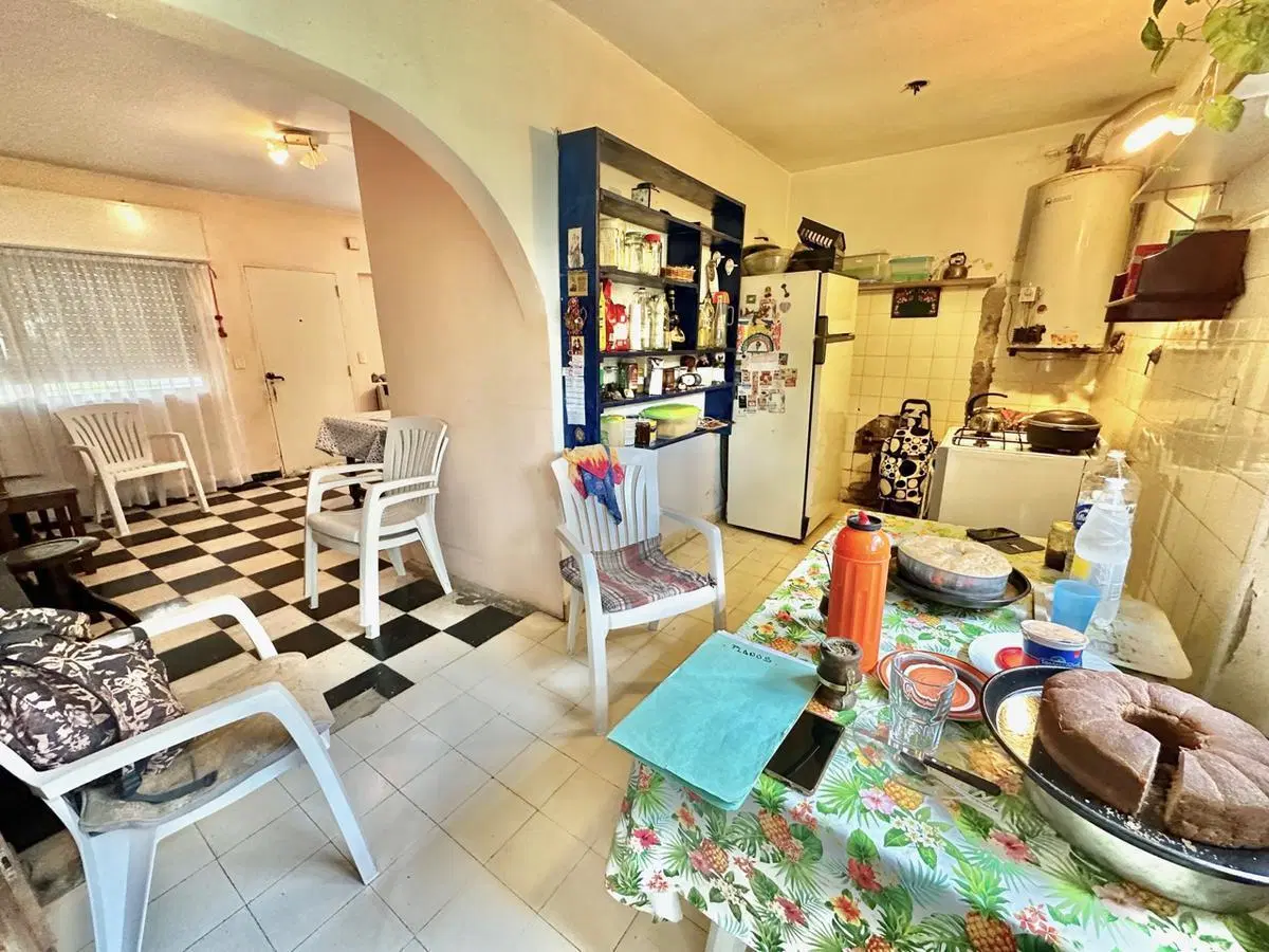 Oportunidad!!! Casa en venta para refaccionar en el bajo de San Isidro, buen jardín! 1