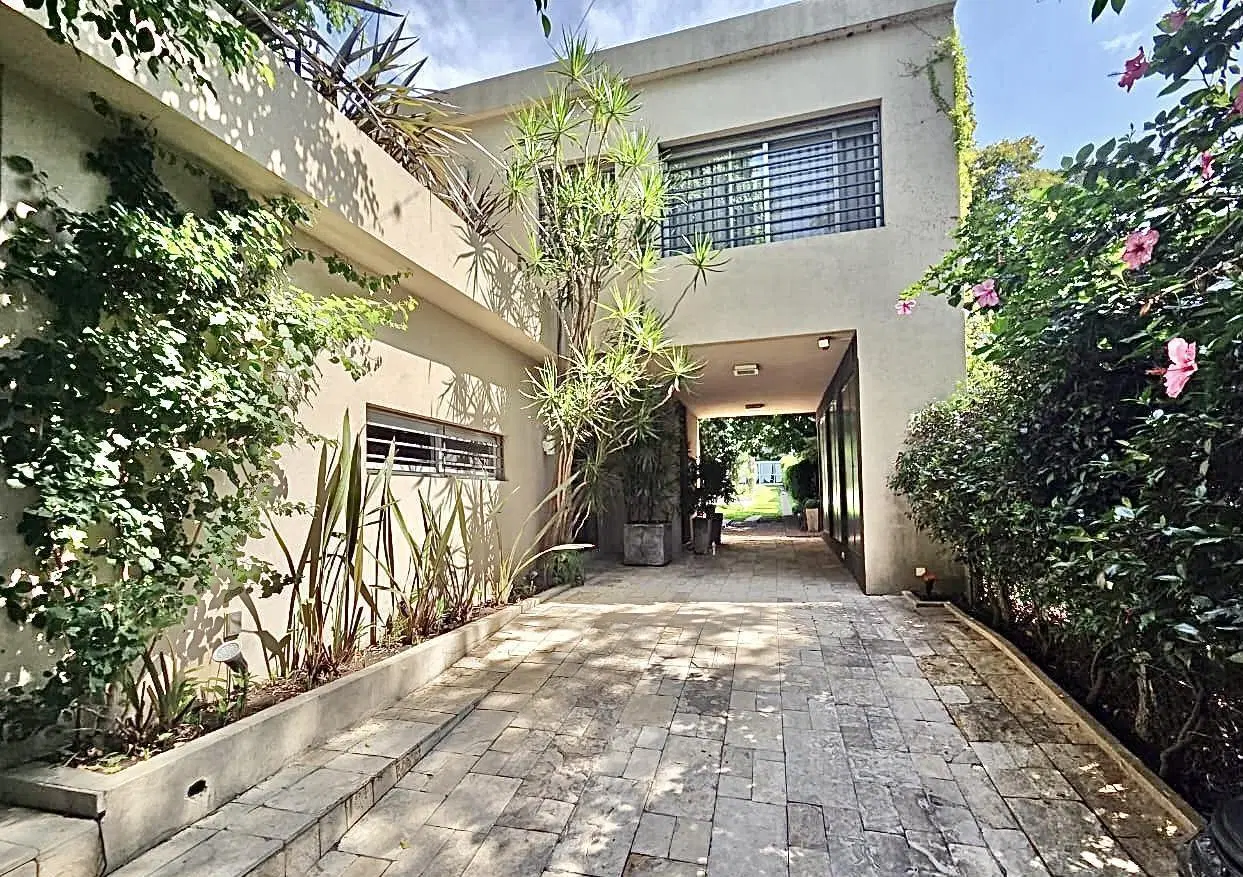 Casa en venta en San Isidro con vistas únicas a la barranca. 3