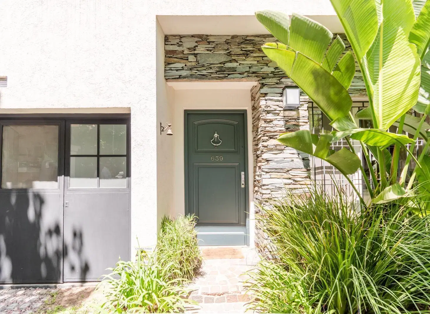 Impecable casa a la venta con jardín y piscina ubicada en Acassuso. 4