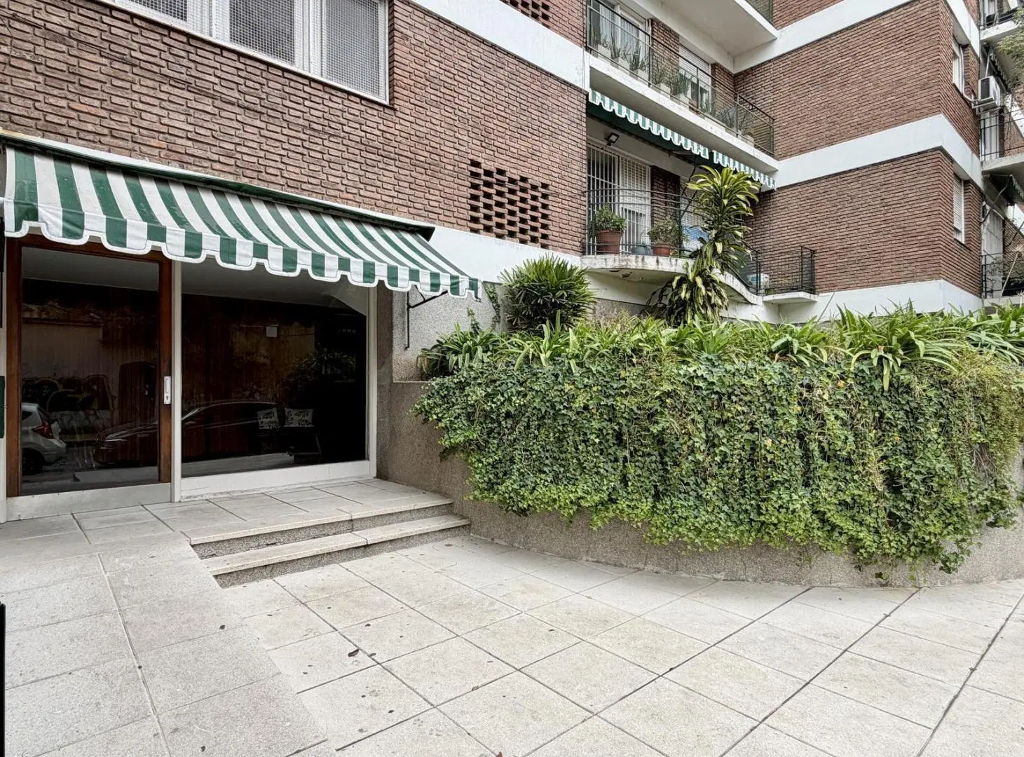 Amplísimo departamento de tres ambientes en alquiler ubicado en San Isidro, cerca de todo. 5